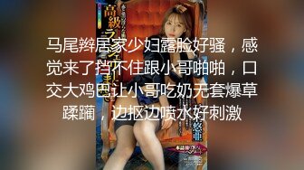 马尾辫居家少妇露脸好骚，感觉来了挡不住跟小哥啪啪，口交大鸡巴让小哥吃奶无套爆草蹂躏，边抠边喷水好刺激