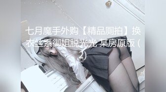 对白搞笑在按摩会所上班的大波女技师边工作边偸录给饥渴眼镜男服务抓着大奶使劲裹又口又撸不过瘾还要约出打炮