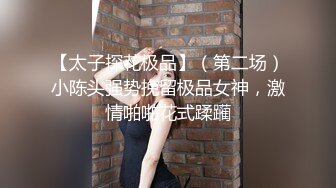 《监控破解》眼镜领导带着美女下属情趣酒店开房先打一炮再泡个澡真会享受